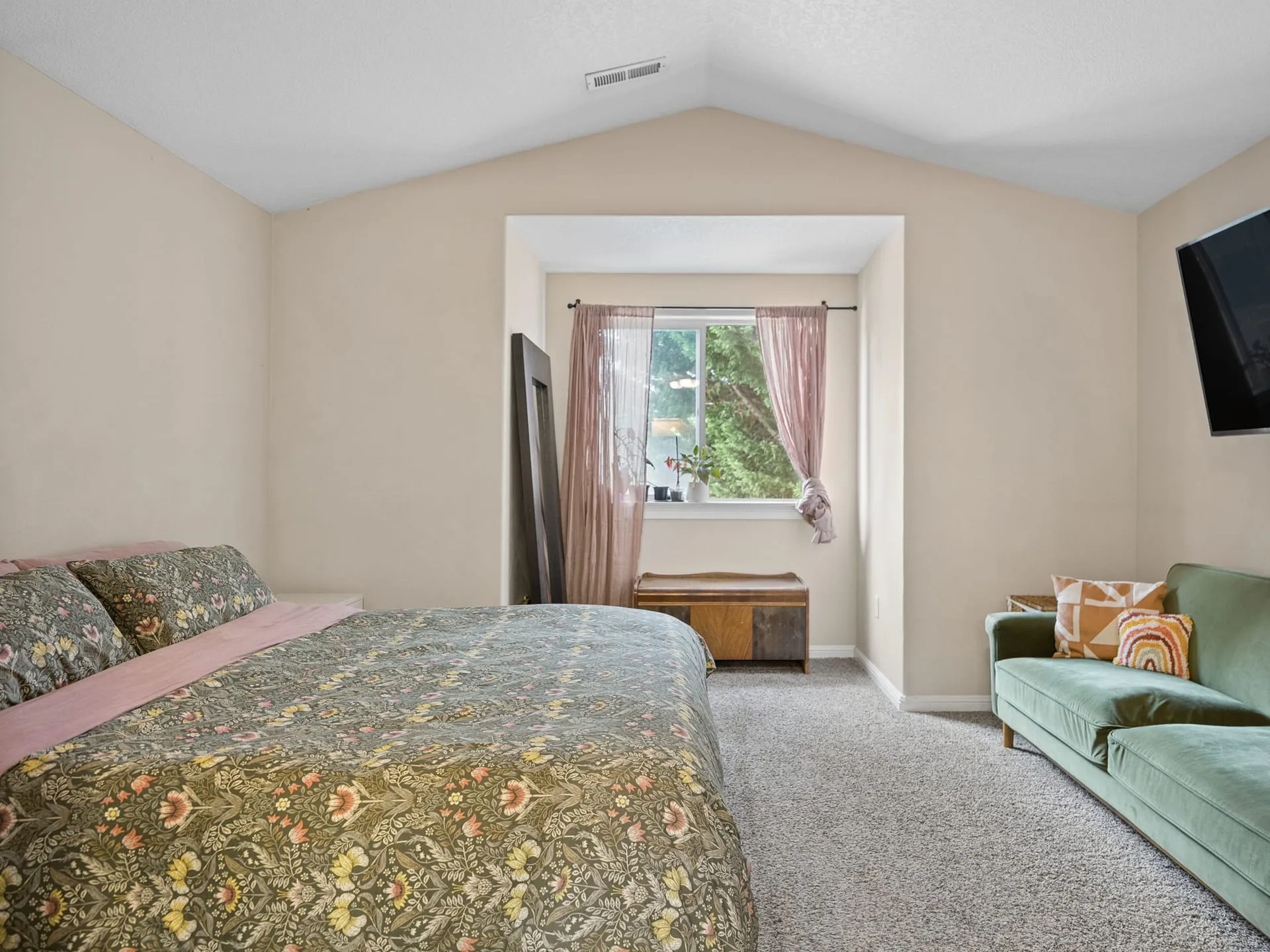 Primary suite with vaulted ceiling